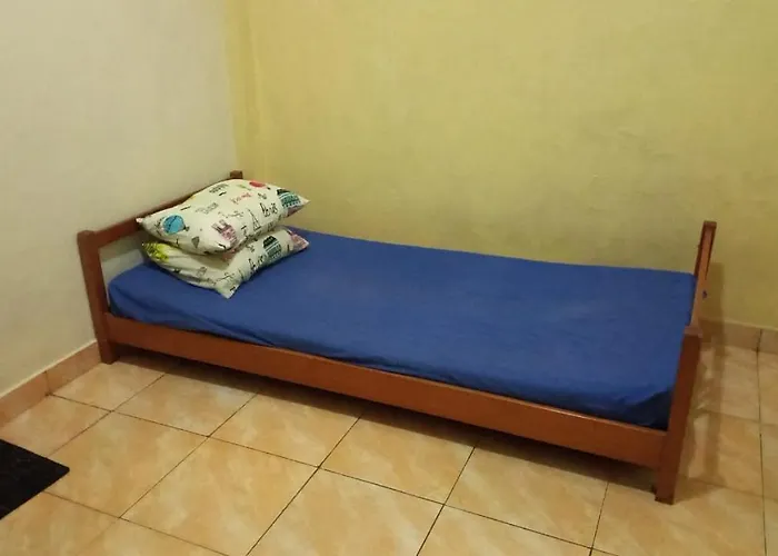Sharing Room Kost Syariah & Villa Canggu Jimbaran Gwk Taxi Airport Unud منزل للإقامة Dalung (Bali)